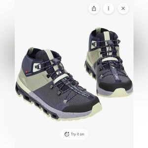 On Running Cloudtrax Women's Shoes - Black and Cream